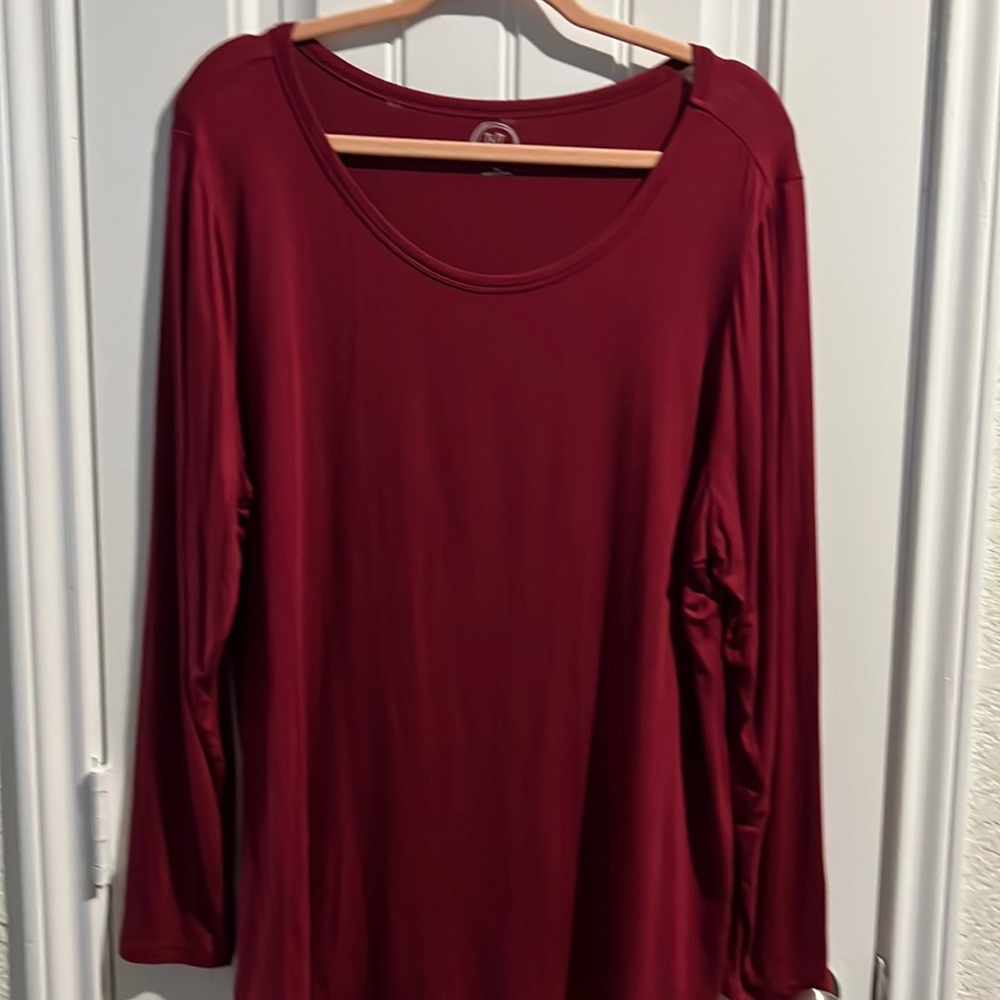 Women’s Maurices 1x long sleeve shirt.